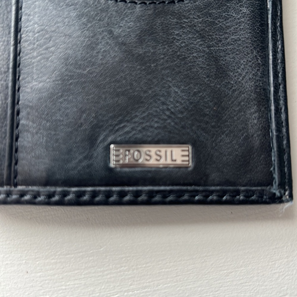 Men’s Fossil Leather Wallet - Picture 9 of 10